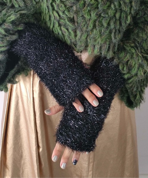CONTROL FREAK / CTFK(コントロールフリーク)の「CONTROL FREAK(コントロールフリーク)ラメフェザーグローブ(手袋・レディース・ブラック/ベージュ/グレー・FREE)」の2枚目の写真