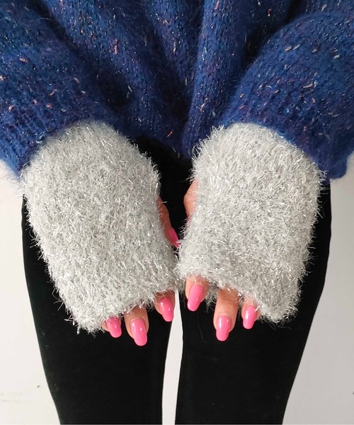 CONTROL FREAK / CTFK(コントロールフリーク)の「CONTROL FREAK(コントロールフリーク)ラメフェザーグローブ(手袋・レディース・ブラック/ベージュ/グレー・FREE)」の4枚目の写真