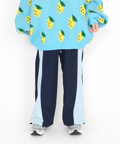 PUNYUS(プニュズ)の「ラインデザインナイロンパンツ(その他パンツ・レディース・グリーン/ピンク/ネイビー・1/2/3/4)」の3枚目の写真