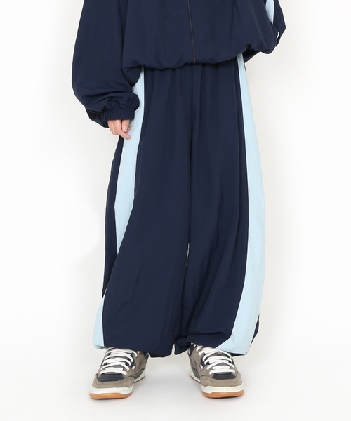 PUNYUS(プニュズ)の「ラインデザインナイロンパンツ(その他パンツ・レディース・グリーン/ピンク/ネイビー・1/2/3/4)」の5枚目の写真