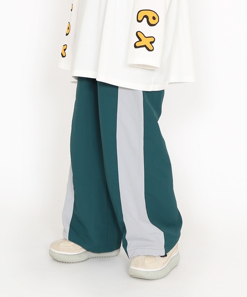 PUNYUS(プニュズ)の「ラインデザインナイロンパンツ(その他パンツ・レディース・グリーン/ピンク/ネイビー・1/2/3/4)」の17枚目の写真