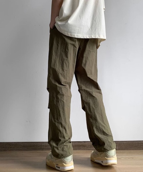 ROOPTOKYO(ループトウキョウ)の「Wide nylon training pants/ワイドナイロンパンツ トレーニングパンツ パラシュートパンツ タックデザイン(その他パンツ・メンズ・アイボリー/ブラック/オリーブ/パープル/グレー・M/L/XL)」の5枚目の写真