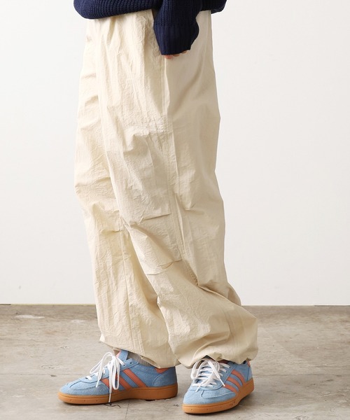 ROOPTOKYO(ループトウキョウ)の「Wide nylon training pants/ワイドナイロンパンツ トレーニングパンツ パラシュートパンツ タックデザイン(その他パンツ・メンズ・アイボリー/ブラック/オリーブ/パープル/グレー・M/L/XL)」の3枚目の写真