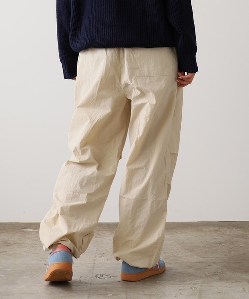 ROOPTOKYO(ループトウキョウ)の「Wide nylon training pants/ワイドナイロンパンツ トレーニングパンツ パラシュートパンツ タックデザイン(その他パンツ・メンズ・アイボリー/ブラック/オリーブ/パープル/グレー・M/L/XL)」の13枚目の写真