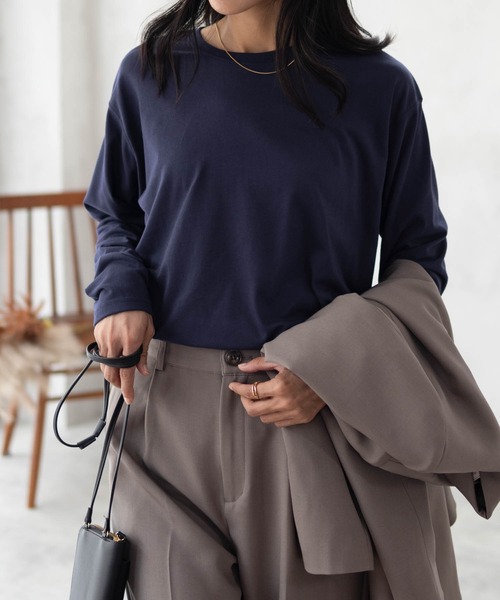 NAVY(ネイビー)の「NAVY ベーシック裾ラウンド長袖Tシャツ ロンT(Tシャツ/カットソー・レディース・ブラック/ネイビー系/オートミール/ホワイト/ピンク・M/L)」の4枚目の写真