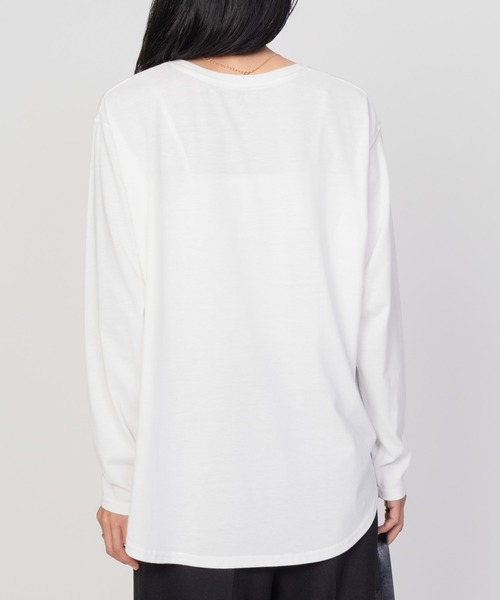 NAVY(ネイビー)の「NAVY ベーシック裾ラウンド長袖Tシャツ ロンT(Tシャツ/カットソー・レディース・ブラック/ネイビー系/オートミール/ホワイト/ピンク・M/L)」の9枚目の写真
