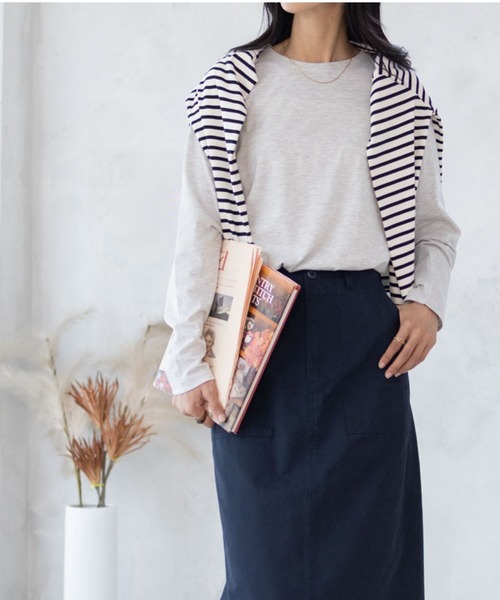 NAVY(ネイビー)の「NAVY ベーシック裾ラウンド長袖Tシャツ ロンT(Tシャツ/カットソー・レディース・ブラック/ネイビー系/オートミール/ホワイト/ピンク・M/L)」の14枚目の写真
