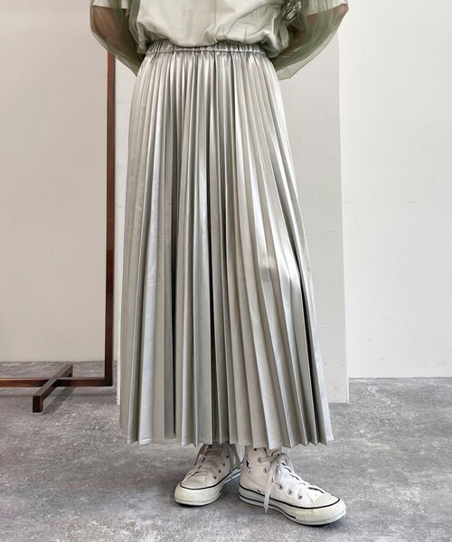 fredy emue(フレディエミュ)の「フェイクレザープリーツスカート(スカート・レディース・ブラック/シルバー・36/38)」の2枚目の写真