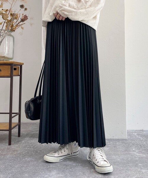 fredy emue(フレディエミュ)の「フェイクレザープリーツスカート(スカート・レディース・ブラック/シルバー・36/38)」の1枚目の写真