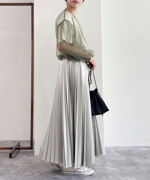 fredy emue(フレディエミュ)の「フェイクレザープリーツスカート(スカート・レディース・ブラック/シルバー・36/38)」の3枚目の写真