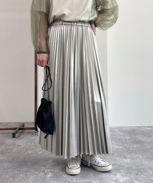 fredy emue(フレディエミュ)の「フェイクレザープリーツスカート(スカート・レディース・ブラック/シルバー・36/38)」の6枚目の写真