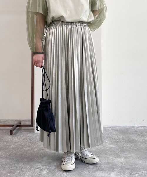 fredy emue(フレディエミュ)の「フェイクレザープリーツスカート(スカート・レディース・ブラック/シルバー・36/38)」の7枚目の写真