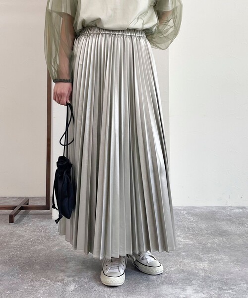 fredy emue(フレディエミュ)の「フェイクレザープリーツスカート(スカート・レディース・ブラック/シルバー・36/38)」の8枚目の写真