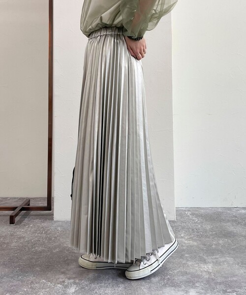 fredy emue(フレディエミュ)の「フェイクレザープリーツスカート(スカート・レディース・ブラック/シルバー・36/38)」の9枚目の写真