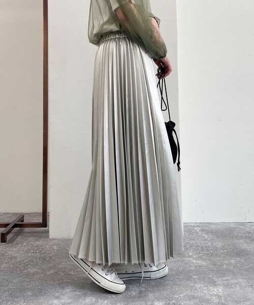 fredy emue(フレディエミュ)の「フェイクレザープリーツスカート(スカート・レディース・ブラック/シルバー・36/38)」の12枚目の写真