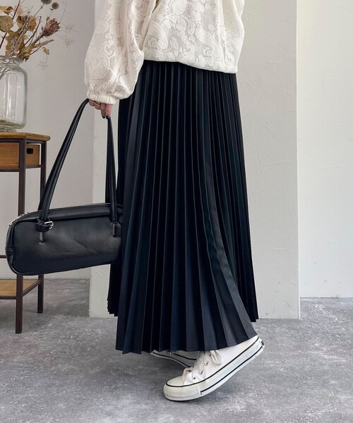 fredy emue（フレディエミュ）の「フェイクレザープリーツスカート