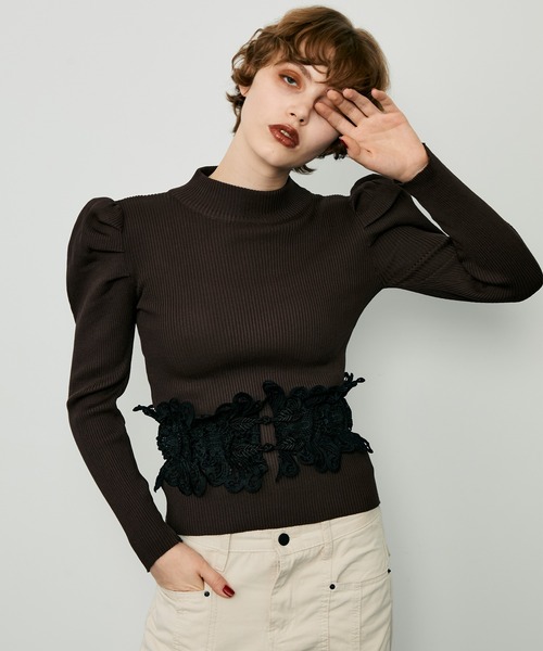 uyu.(ウユ)の「シャーリングパフスリーブトップス(Tシャツ/カットソー・レディース・ブラック/ブラウン/ピンク/オレンジ/ホワイト/レッド・FREE)」の3枚目の写真