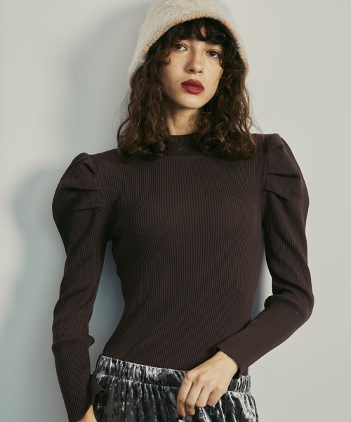 uyu.(ウユ)の「シャーリングパフスリーブトップス(Tシャツ/カットソー・レディース・ブラック/ブラウン/ピンク/オレンジ/ホワイト/レッド・FREE)」の13枚目の写真