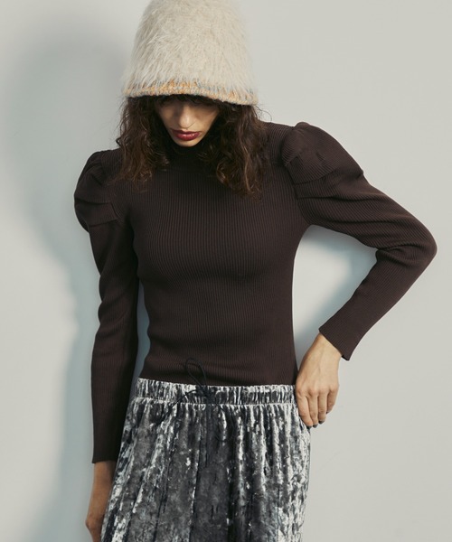 uyu.(ウユ)の「シャーリングパフスリーブトップス(Tシャツ/カットソー・レディース・ブラック/ブラウン/ピンク/オレンジ/ホワイト/レッド・FREE)」の14枚目の写真