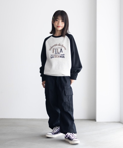 FILA(フィラ)の「【 ガールズ 】FILA ラグラン配色チュニック トレーナー(スウェット・キッズ・ブラック/サックスブルー・120/130/140/150/160)」の9枚目の写真