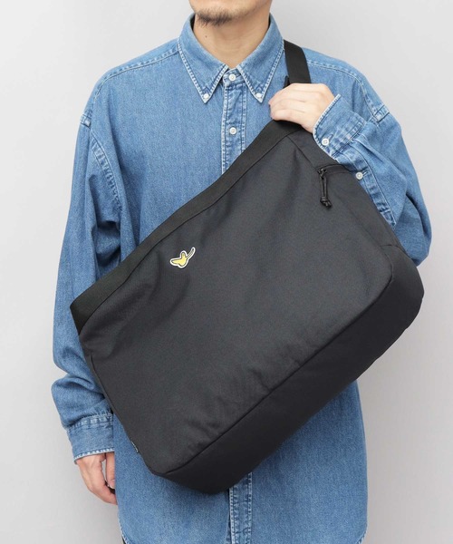 エンジェルワッペン ビッグ ショルダーバッグ（ショルダーバッグ）｜（What it isNt）ART BY MARKGONZALES（ワットイットイズント）