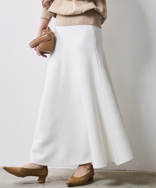 CHIC STYLE(シックスタイル)の「フレアロングニットスカート <大きいサイズ有>シックスタイル(スカート・レディース・ブラック/オフホワイト・M/L/LL/3L/4L/5L)」の6枚目の写真