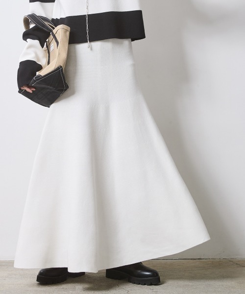 CHIC STYLE(シックスタイル)の「フレアロングニットスカート <大きいサイズ有>シックスタイル(スカート・レディース・ブラック/オフホワイト・M/L/LL/3L/4L/5L)」の19枚目の写真