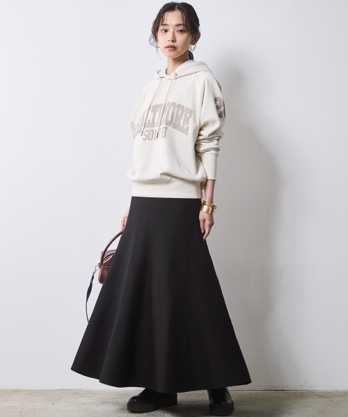 CHIC STYLE(シックスタイル)の「フレアロングニットスカート <大きいサイズ有>シックスタイル(スカート・レディース・ブラック/オフホワイト・M/L/LL/3L/4L/5L)」の7枚目の写真