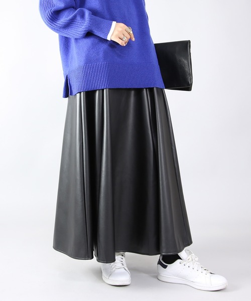and it_（アンドイット）の「フェイクレザーフレアスカート（スカート・レディース・ブラック・M）」の3枚目の写真