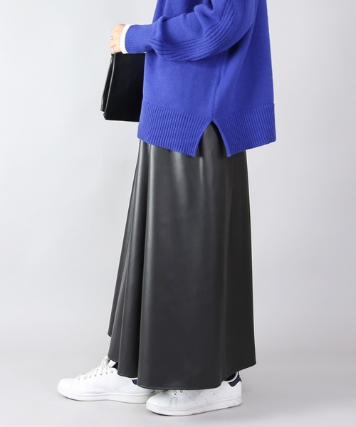 and it_（アンドイット）の「フェイクレザーフレアスカート（スカート・レディース・ブラック・M）」の5枚目の写真