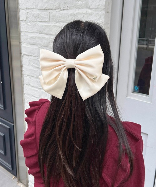 INGNI(イング)の「サテンリボンバレッタ(その他ヘアアクセサリー・レディース・アイボリー/ピンク/ブラック/グレー系その他・ONE SIZE)」の2枚目の写真
