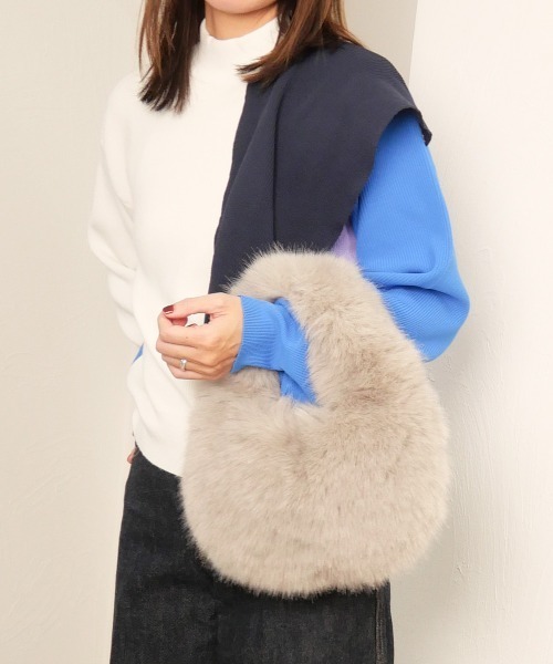 CURI BISCUI（キュリ　ビスキュイ）の「サークル ファーバッグ（ハンドバッグ・レディース・ベージュ/ブラウン/ブラック/グレー/ボルドー・FREE）」の3枚目の写真