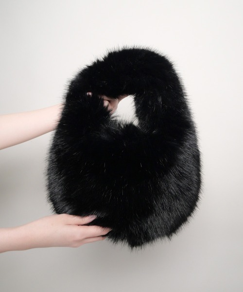 CURI BISCUI（キュリ　ビスキュイ）の「サークル ファーバッグ（ハンドバッグ・レディース・ベージュ/ブラウン/ブラック/グレー/ボルドー・FREE）」の2枚目の写真