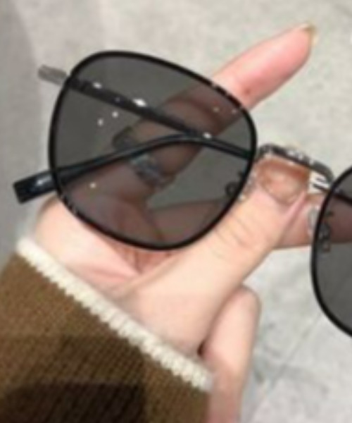 REBALANCE（リバランス）の「調光メガネ　紫外線で色が変わる（メガネ・メンズ・B/A/D/C・#2/#1）」の7枚目の写真