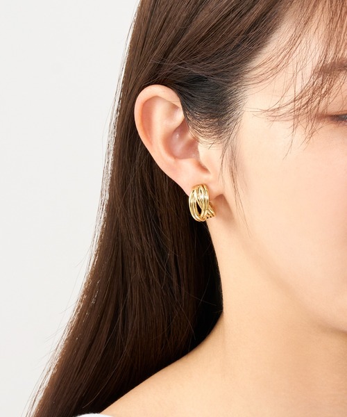 LANVIN en Bleu(ランバンオンブルー)の「メタリック ピアス(ピアス(両耳用)・レディース・ゴールド・ONE SIZE)」の7枚目の写真