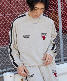 EMMA CLOTHES（エマクローズ）の「NBA/エヌビーエー 別注 セットアップ ワッペン刺繍 サイドライン ドロスト ビッグシルエットプルオーバースウェット＆スウェットパンツ（セットアップ）」