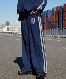 EMMA CLOTHES（エマクローズ）の「NBA/エヌビーエー 別注 セットアップ ワッペン刺繍 サイドライン ドロスト ビッグシルエットプルオーバースウェット＆スウェットパンツ（セットアップ）」