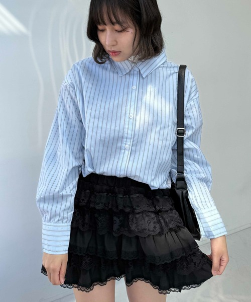 AS KNOW AS plus(アズノゥアズプラス)の「●サイドシャーリングリボンデザイン ビジューシャツ(シャツ/ブラウス・レディース・サックスブルー/ネイビー系/ブラック系/ブルー系/オフホワイト・FREE)」の5枚目の写真