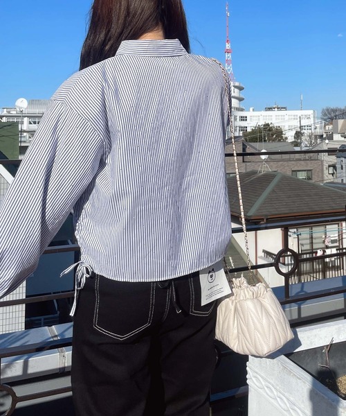 AS KNOW AS plus(アズノゥアズプラス)の「●サイドシャーリングリボンデザイン ビジューシャツ(シャツ/ブラウス・レディース・サックスブルー/ネイビー系/ブラック系/ブルー系/オフホワイト・FREE)」の7枚目の写真