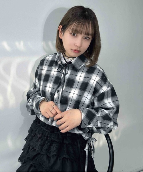 AS KNOW AS plus(アズノゥアズプラス)の「●サイドシャーリングリボンデザイン ビジューシャツ(シャツ/ブラウス・レディース・サックスブルー/ネイビー系/ブラック系/ブルー系/オフホワイト・FREE)」の16枚目の写真