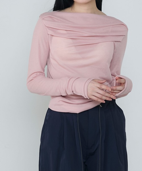 le ELMi（ルエルミ）の「Sheer knit-like drape gathered off-shoulder top / シアーニットライクドレープギャザー オフショル トップス（Tシャツ/カットソー・レディース・ピンク/アイボリー/ブラック/グレー・FREE）」の4枚目の写真
