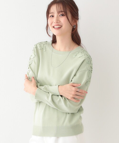 DRESKIP（ドレスキップ）の「肩レースが差をつける デザインニット（ニット/セーター・レディース・オフホワイト/ブルー系その他/グリーン系/ピンク系・01/02/03/04）」の2枚目の写真