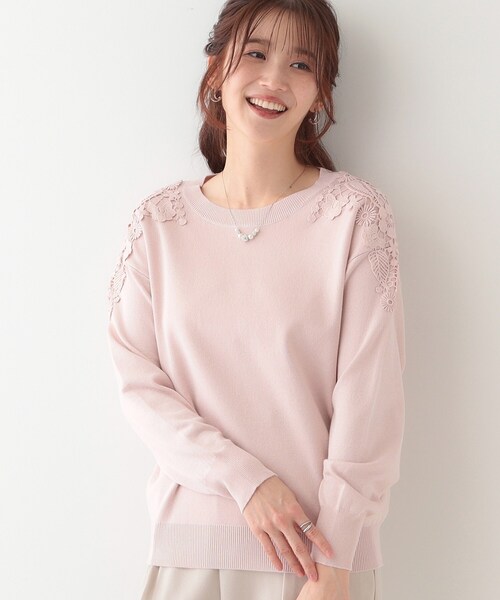 DRESKIP（ドレスキップ）の「肩レースが差をつける デザインニット（ニット/セーター・レディース・オフホワイト/ブルー系その他/グリーン系/ピンク系・01/02/03/04）」の4枚目の写真