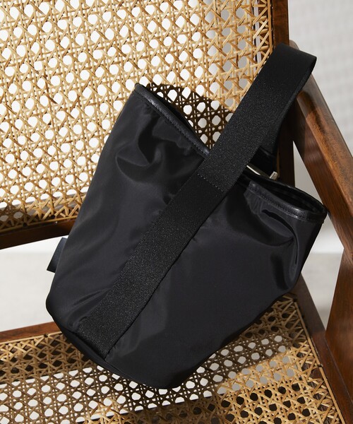 OUTDOOR PRODUCTS（アウトドアプロダクツ）の「OUTDOOR PRODUCTS × Firsthand/アウトドアプロダクツ 別注テープワンハンドルバッグ（ハンドバッグ・レディース・ブラウン/ブラック・ONE SIZE）」の5枚目の写真