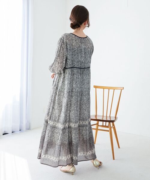 le.coeur blanc（ルクールブラン）の「Fanakaパイピングフラワー柄ワンピ（ワンピース・レディース・ブラック系その他・38）」の6枚目の写真