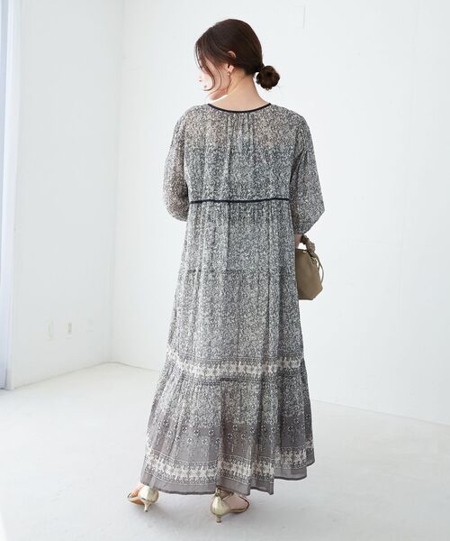 le.coeur blanc（ルクールブラン）の「Fanakaパイピングフラワー柄ワンピ（ワンピース・レディース・ブラック系その他・38）」の7枚目の写真