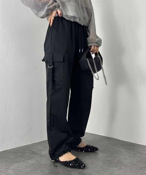 ISOOK(アイスー)の「【ISOOK / アイスー】2wayストレートカーゴパンツ / パラシュートパンツ ハイウエスト ルーズ ドロスト 総ゴム チャコール ブラック 黒 ZOZOTOWN限定(カーゴパンツ・レディース・チャコール/ブラック・FREE)」の14枚目の写真