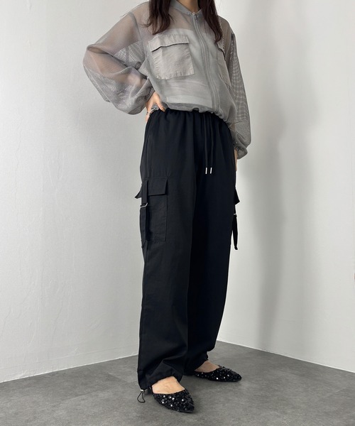 ISOOK(アイスー)の「【ISOOK / アイスー】2wayストレートカーゴパンツ / パラシュートパンツ ハイウエスト ルーズ ドロスト 総ゴム チャコール ブラック 黒 ZOZOTOWN限定(カーゴパンツ・レディース・チャコール/ブラック・FREE)」の17枚目の写真