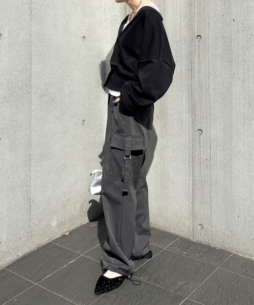ISOOK(アイスー)の「【ISOOK / アイスー】2wayストレートカーゴパンツ / パラシュートパンツ ハイウエスト ルーズ ドロスト 総ゴム チャコール ブラック 黒 ZOZOTOWN限定(カーゴパンツ・レディース・チャコール/ブラック・FREE)」の20枚目の写真