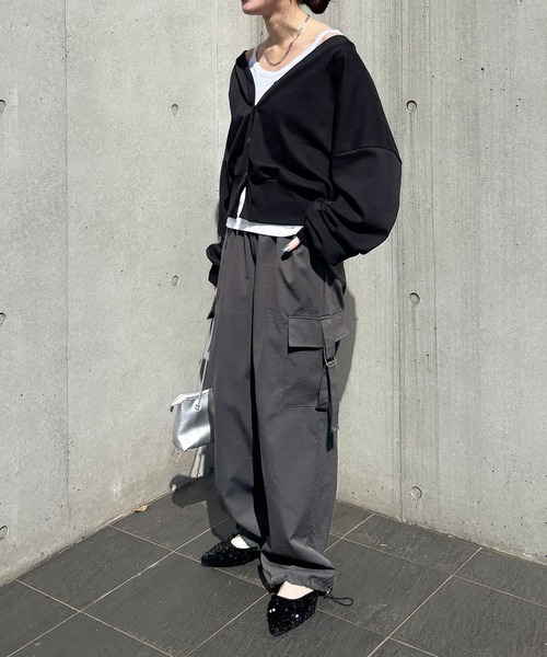 ISOOK(アイスー)の「【ISOOK / アイスー】2wayストレートカーゴパンツ / パラシュートパンツ ハイウエスト ルーズ ドロスト 総ゴム チャコール ブラック 黒 ZOZOTOWN限定(カーゴパンツ・レディース・チャコール/ブラック・FREE)」の5枚目の写真